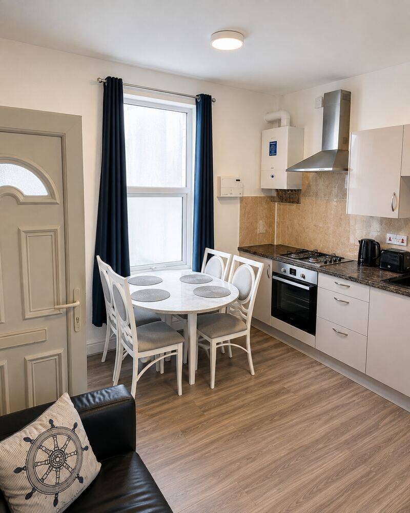 The Nottingham Hideaway kitchen and dining area